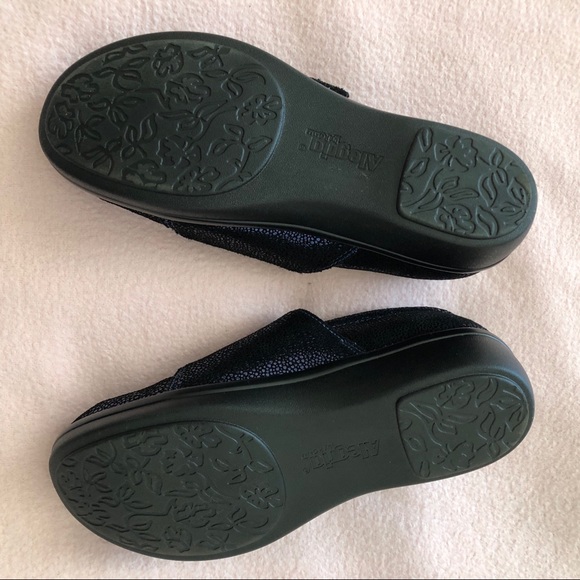 alegria peacock blu/purple leather slip on NWOT - Picture 3 of 11
